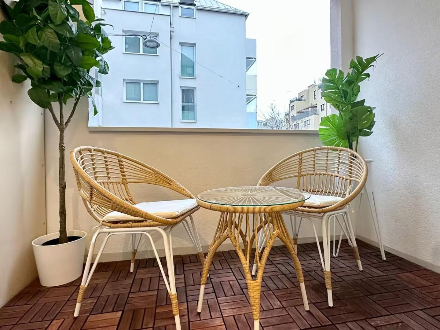 Balkon I Parkplatz I 5 Minuten Zum Einkaufszentrum I Schnelles Wlan Wien