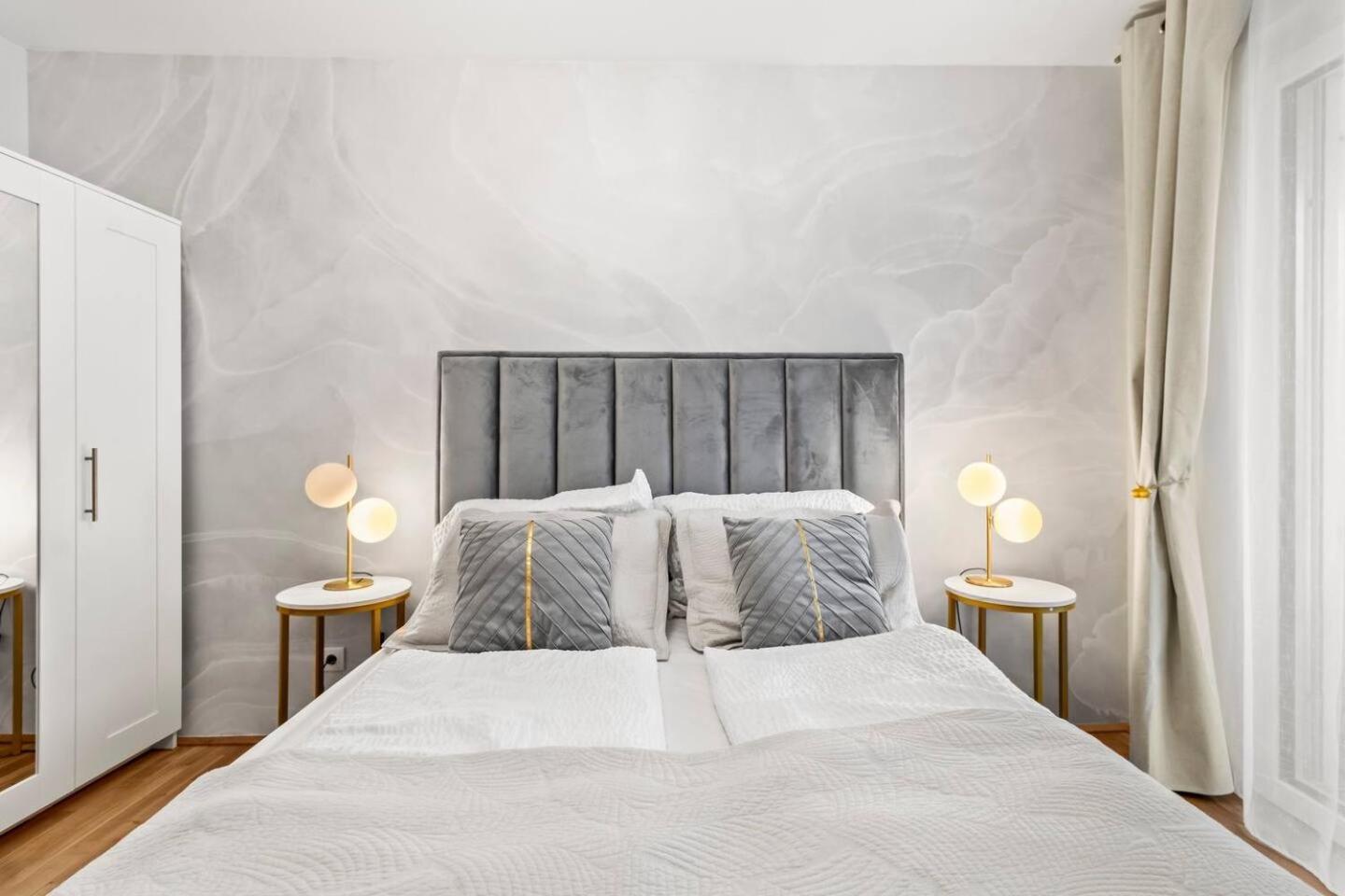 Apartment Balkon I Parkplatz I 5 Minuten Zum Einkaufszentrum I Schnelles Wlan Wien